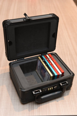 Evoretro Graded Card Display and Carry Case with Display Window Black [7]
