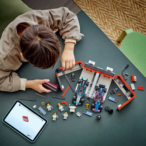 LEGO City Garaj F1 si masini Mercedes-AMG si Alpine 60444 [5]