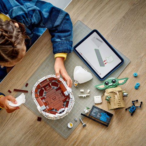 LEGO Star Wars Grogu cu landou planor 75403 [3]