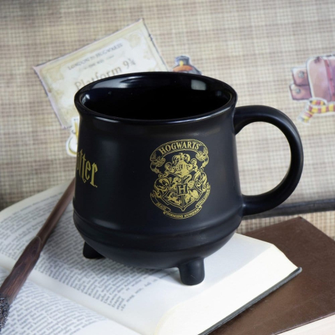 Casa si Cadouri - Harry Potter Mug Hogwarts Crest Cauldron Design 560ml