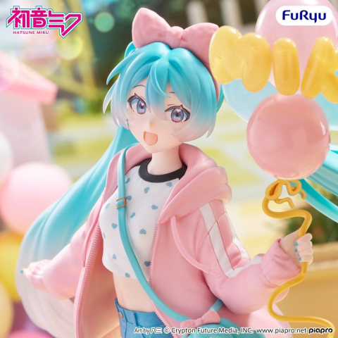 PRECOMENZI - Hatsune Miku Muchute PVC Figure Theme Park Date Version 19 cm