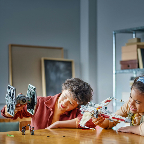 LEGO Star Wars – Hibrid TIE Fighter si X-Wing 75393 [4]