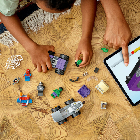 Hulk vs. Rhino Confruntarea cu camioane [3]