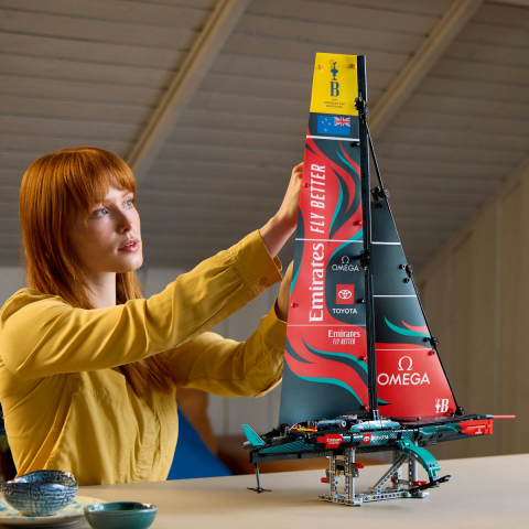 LEGO Technic Iahtul Emirates Team New Zealand AC75 42174 [4]