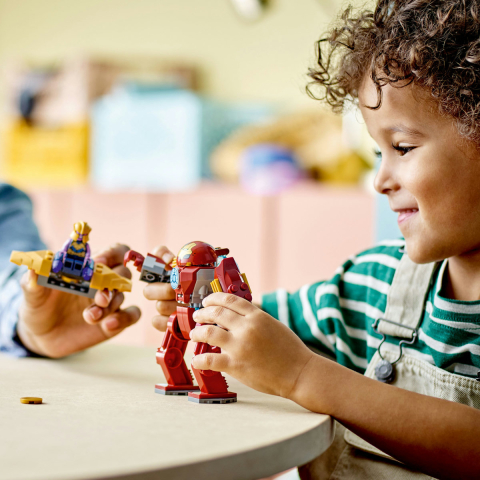 Iron Man Hulkbuster vs Thanos [4]