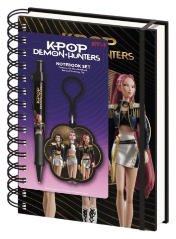 PRECOMENZI - KPop Demon Hunters Notebook with Pen & Charm Golden Display (10)