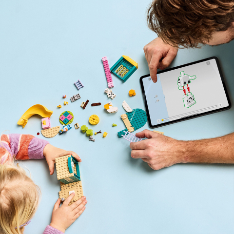 LEGO DUPLO Bluey – Distractie la locul de joaca cu Blue si Chloe 11201 [4]