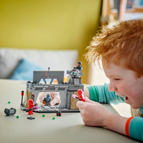 LEGO Star Wars Lupta dintre Paz Vizsla și Moff Gideon 75386 [4]