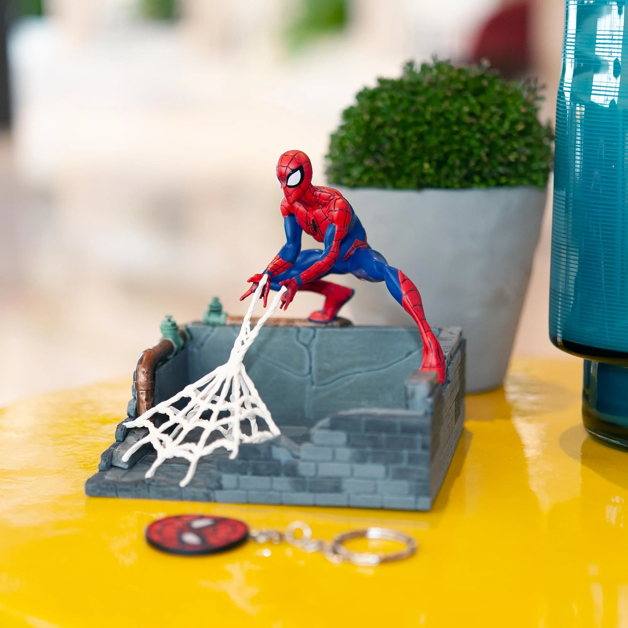 Marvel Spider-Man Finders Keypers Key Holder Statue cu Baza Depozitare [5]
