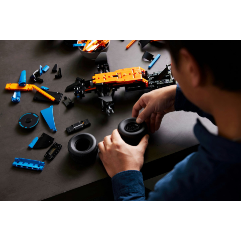 LEGO Technic Masina de curse McLaren Formula 1 42141 [5]