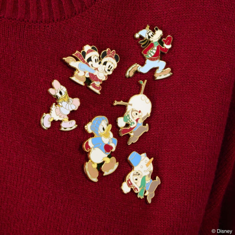 Fashion & Accessories - Mickey & Friends by Loungefly Enamel Pins Winter Activities Blind Display (12)
