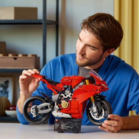 LEGO Technic Motocicleta Ducati Panigale V4 S 42202 [4]