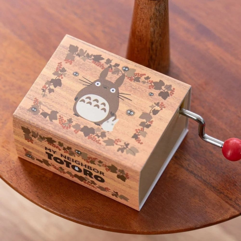 PRECOMENZI - My Neighbor Totoro Hand Crank Music Box Autumn Leaf