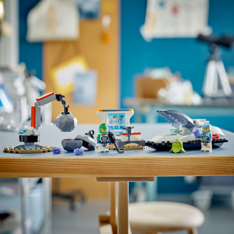 Nava spatiala si descoperirea asteroidului [5]