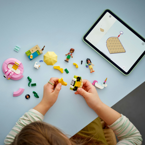 LEGO Friends Petrecere la piscina cu unicornul si flamingo 42658 [5]