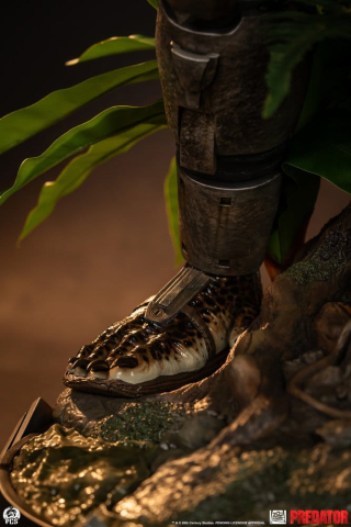 Predator Statue 1/2 Predator 117 cm [15]
