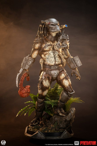 Predator Statue 1/2 Predator 117 cm [22]