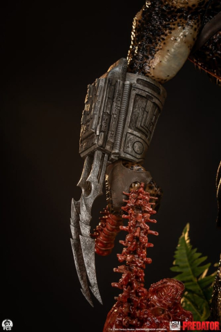 Predator Statue 1/2 Predator 117 cm [18]