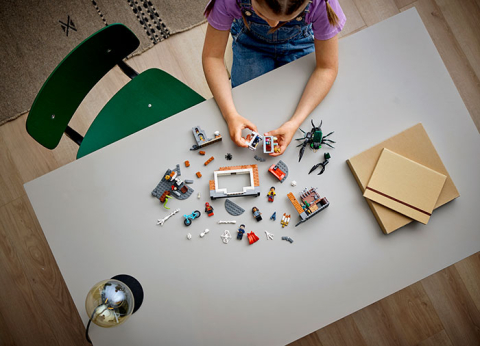 Spider-Man in atelierul din Sanctum [9]