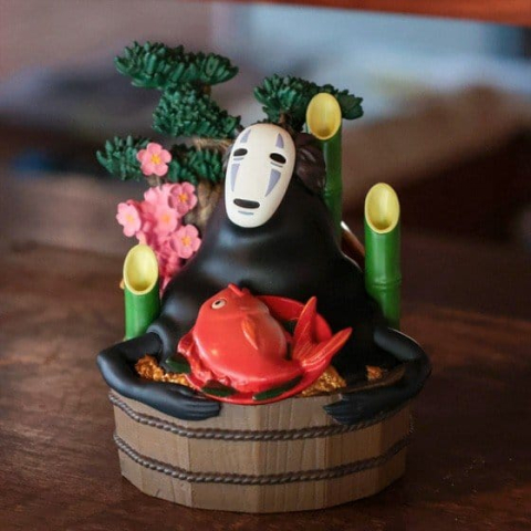 PRECOMENZI - Spirited Away Diorama No Face Golden bucket & bamboos