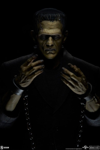 Jucarii - Universal Monsters Action Figure 1/6 Frankenstein (Deluxe Plus Edition) 33 cm