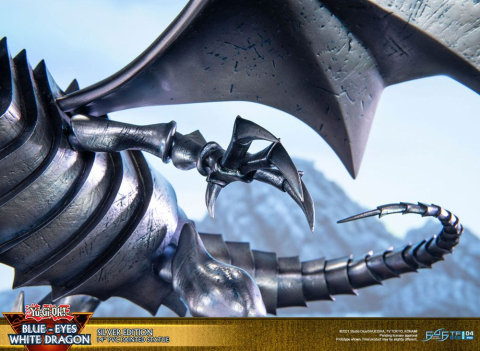 Yu-Gi-Oh! PVC Statue Blue-Eyes White Dragon Silver Edition 35 cm [15]