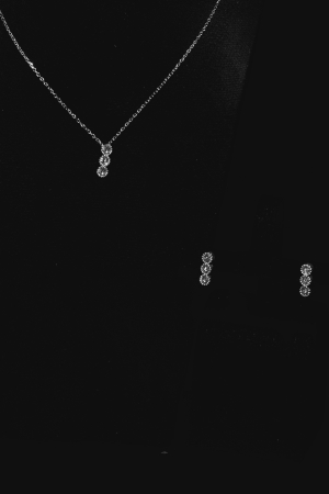 SETURI - Set „Triple Shine” – Cercei și Colier – Leyla’s Brilliance | Bijuterii elegante cu cristale triple