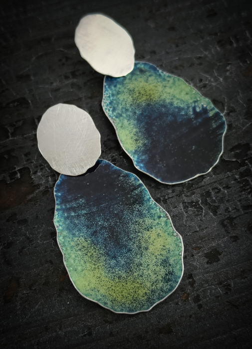 cercei argint patinat cu email verde, albastru, galben lucrati manual în Cluj  colecția Alchimia Culorilor [3]