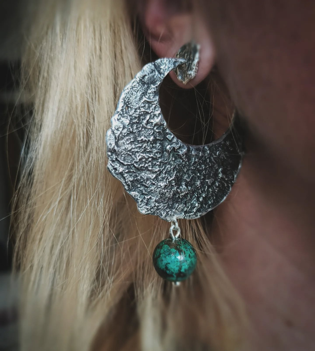 cercei argint patinat si turquaz de nepal lucrati manual în Cluj  bijuterie unicat din argint colecția LAVA Liana Jewelry  inel texturat cu detalii din argint și România [2]