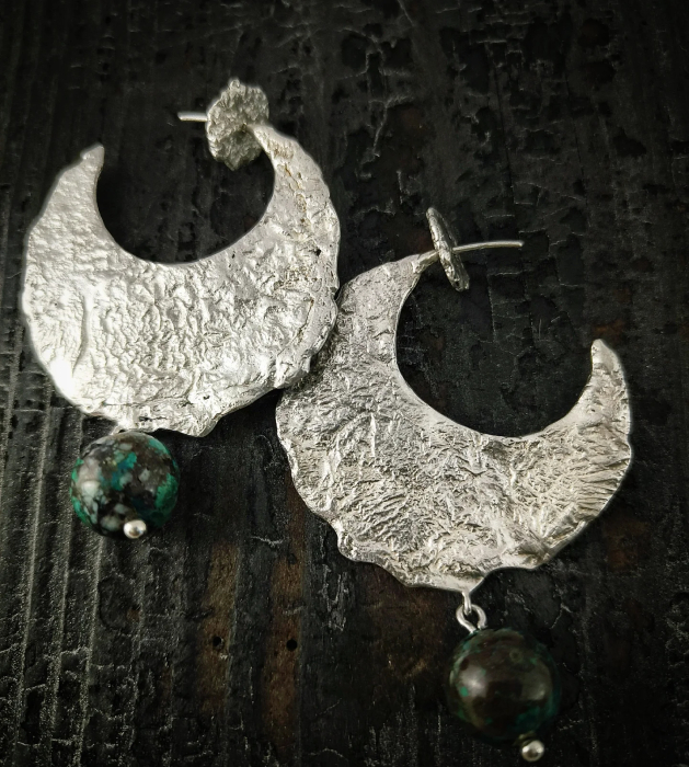 cercei argint patinat si turquaz de nepal lucrati manual în Cluj  bijuterie unicat din argint colecția LAVA Liana Jewelry  inel texturat cu detalii din argint și România [10]