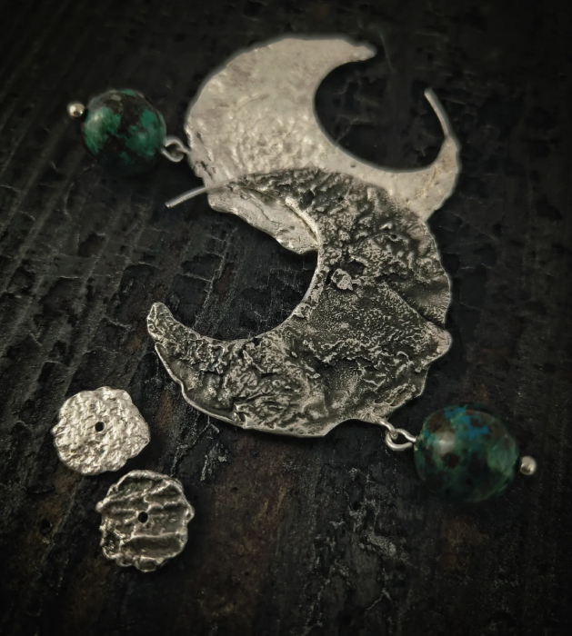 cercei argint patinat si turquaz de nepal lucrati manual în Cluj  bijuterie unicat din argint colecția LAVA Liana Jewelry  inel texturat cu detalii din argint și România [4]