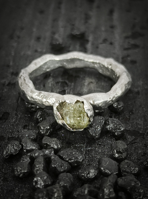 inel ''Mugur'' bijuterie uncat cu peridot brut [3]