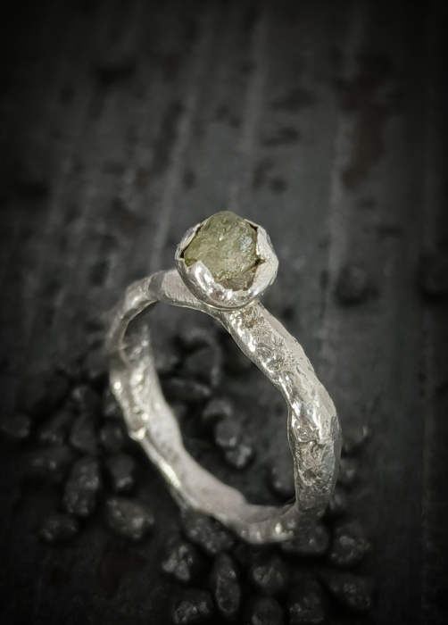 inel ''Mugur'' bijuterie uncat cu peridot brut [1]