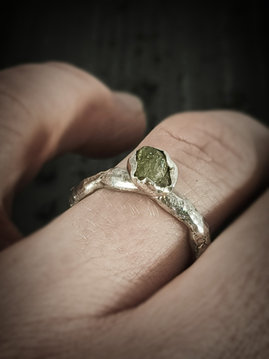 inel ''Mugur'' bijuterie uncat cu peridot brut [2]