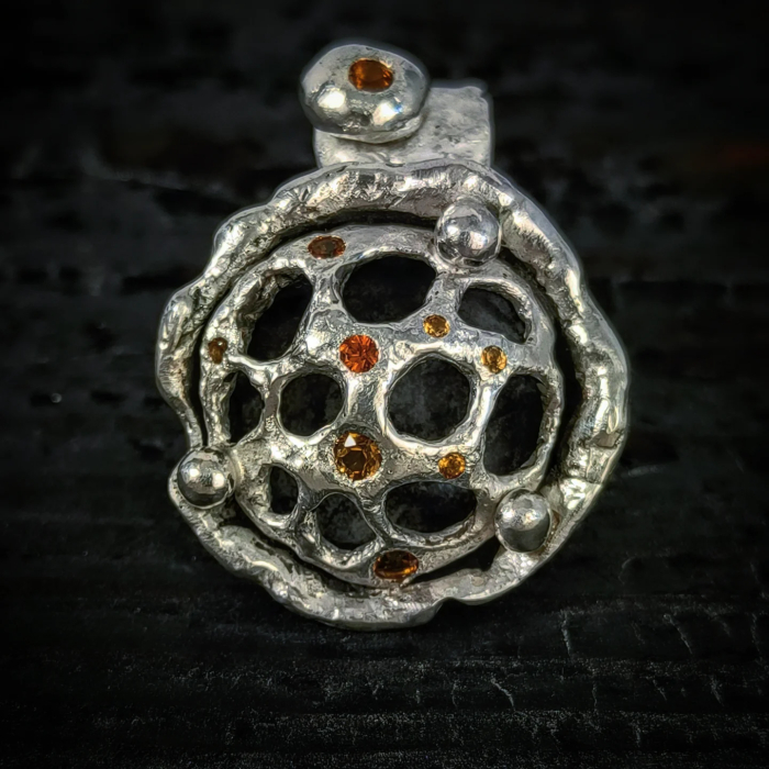 inel de argint Forta pamantului cu citrin si safir lucrat manual în Cluj  bijuterie unicat din argint colecția LAVA Liana Jewelry  inel texturat cu detalii din aur și pietre naturale România [3]