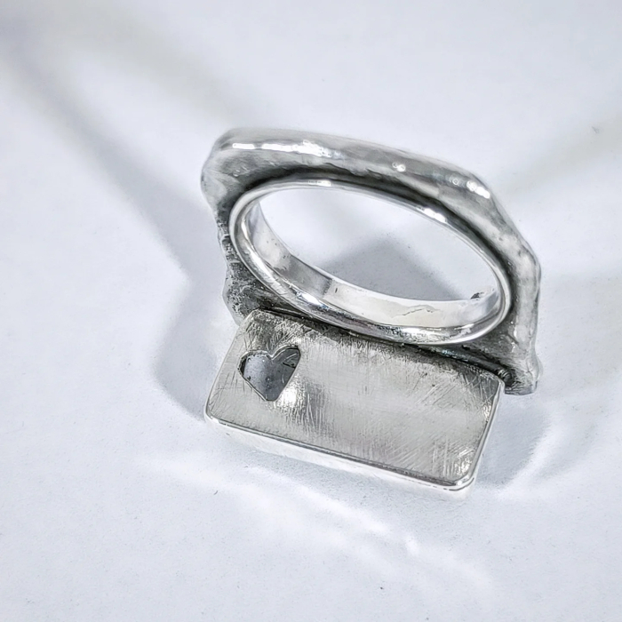 inel de argint Stanca cu cuart cu rutil si safir lucrat manual în Cluj  bijuterie unicat din argint colecția LAVA Liana Jewelry  inel texturat cu detalii din aur și pietre naturale România [5]