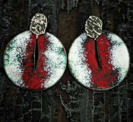 cercei argint patinat cu email rosu si alb lucrati manual în Clujanual în Cluj  bijuterie unicat din argint colecția LAVA Liana Jewelry  inel texturat cu detalii din argint și email România [2]