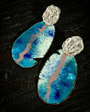 CERCEI - cercei argint patinat cu email albastru, roz si alb lucrati ie umanual în Clujanual în Cluj  colecția Alchimia culorilor Liana Jewelry