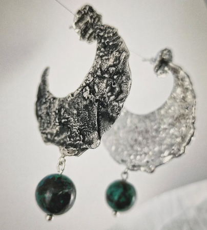 CERCEI - cercei argint patinat si turquaz de nepal lucrati manual în Cluj  bijuterie unicat din argint colecția LAVA Liana Jewelry  inel texturat cu detalii din argint și România