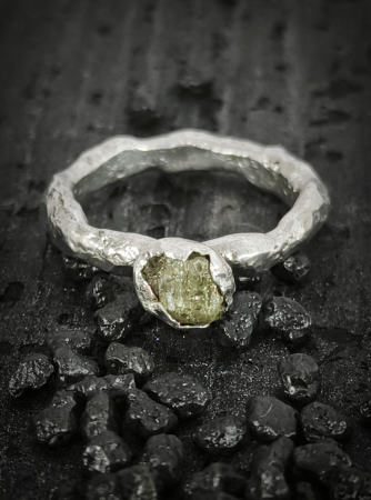 inel ''Mugur'' bijuterie uncat cu peridot brut [2]