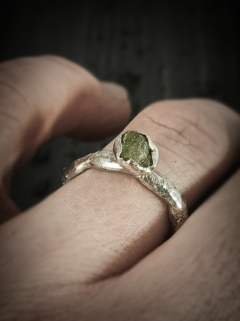 inel ''Mugur'' bijuterie uncat cu peridot brut [1]