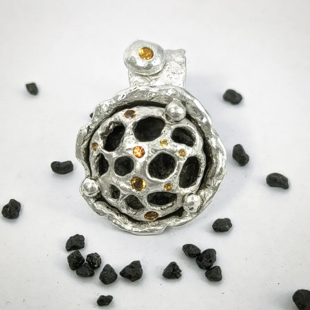 inel de argint Forta pamantului cu citrin si safir lucrat manual în Cluj  bijuterie unicat din argint colecția LAVA Liana Jewelry  inel texturat cu detalii din aur și pietre naturale România [6]