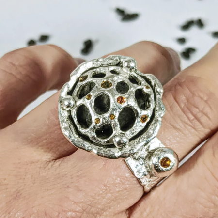 inel de argint Forta pamantului cu citrin si safir lucrat manual în Cluj  bijuterie unicat din argint colecția LAVA Liana Jewelry  inel texturat cu detalii din aur și pietre naturale România [5]