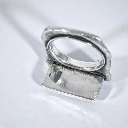 inel de argint Stanca cu cuart cu rutil si safir lucrat manual în Cluj  bijuterie unicat din argint colecția LAVA Liana Jewelry  inel texturat cu detalii din aur și pietre naturale România [4]