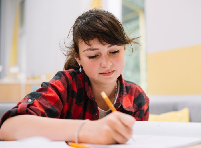 Evolutia Concursului National de Scriere Creativa: Primele Impresii si Anunturi Importante