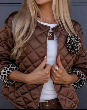 Femei - geaca accesorizata cu floare