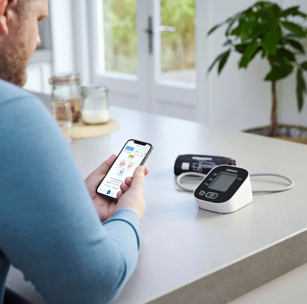 Omron M2 Intelli IT+, Tensiometru de brat, validat clinic, transfer date Bluetooth in aplicatia Omron Connect, manseta mare 22-42 cm