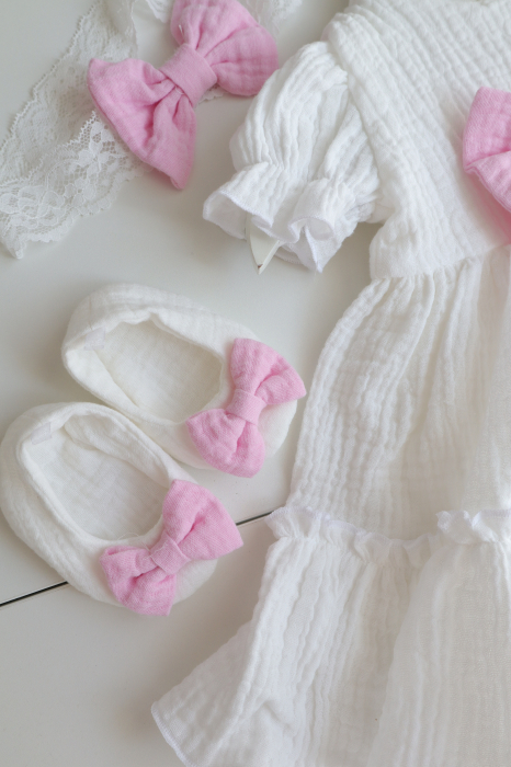 Rochiță botez și ocazie din muselină cu fundiță roz – Little Claire [4]