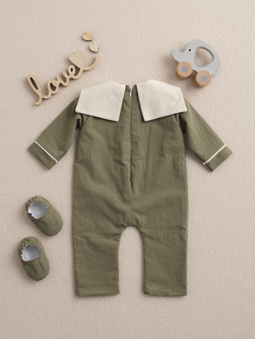 Salopetă băiețel botez Marc – olive din bumbac prespălat, căptușită cu bumbac premium [4]