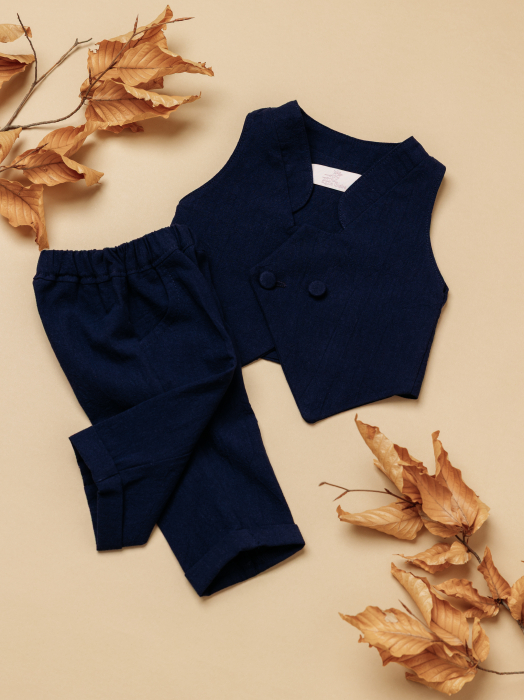 Set botez băiețel cu cufăr personalizat, trusou personalizat, lumânare și costumaș Anton [2]